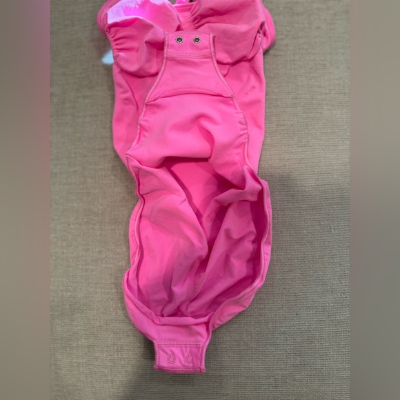 SKIMS Seamless Sculpting Bodysuit
Bright Pink Size Small/Medium - Picture 4 of 4